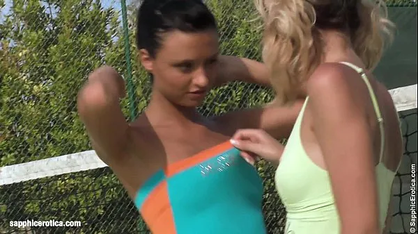 Film interessanti Lesbiche Aneta e Debby fanno sesso bollente sul campo da tennis di Sapphic Eroticadrive