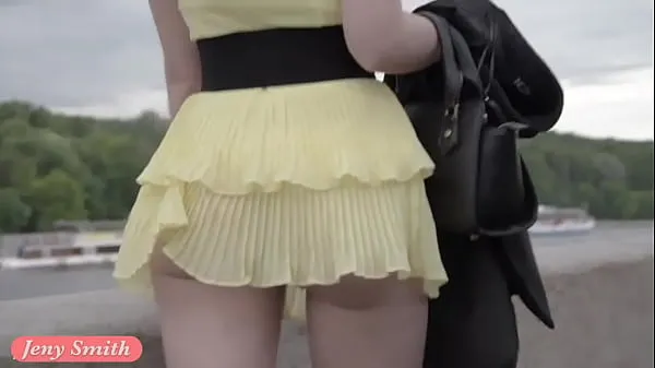 Películas La exhibicionista pública de Jeny Smith comparte excelentes vistas de upskirt en las calles populares