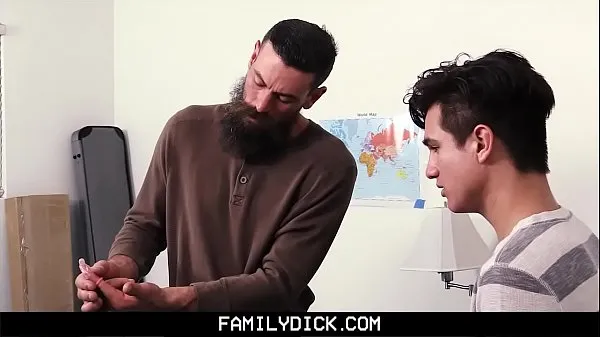 Filmes FamilyDick - StepDaddy ensina enteado virgem a chupar e foder populares