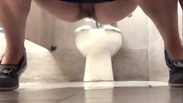 Žhavé filmy na disku little piss princess plays her pee games at work