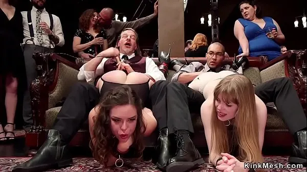 Films Deux esclaves partageant une grosse bite noire à une soirée orgie bdsm Drive populaires