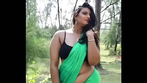 Filmes Mallu beautyqueen showing curves and cleavage populares