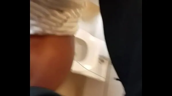 Hotte Grinding on this dick in the hospital bathroom-drev-film