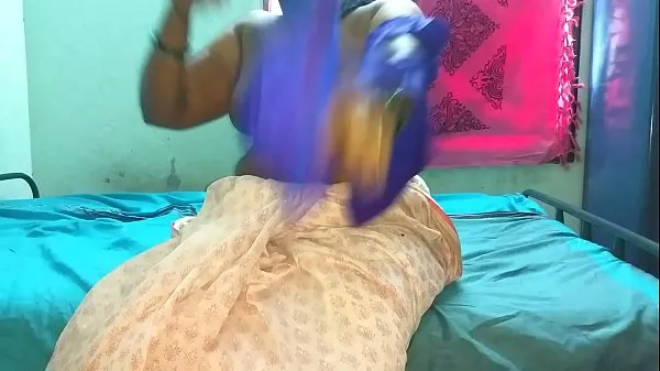 Hotte Slut mom plays with huge tits on cam-drev-film
