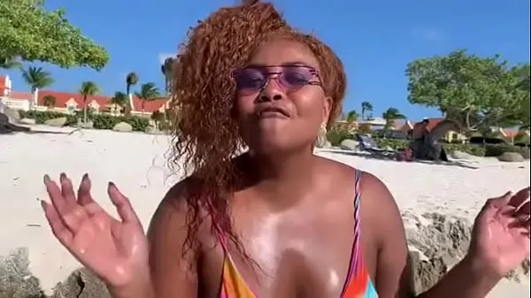 Películas Gaby Amarantos cantando en la playa en tanga bikini populares