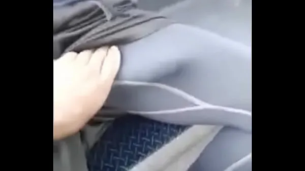 Film interessanti Ragazzo in pantaloni sportivi stretti per un breve contattodrive