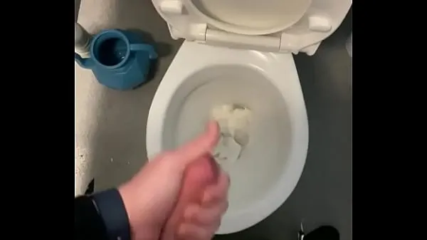 Films Le travail était tellement occupé et chaud une branlette et une éjaculation dans les toilettes de travail Drive populaires