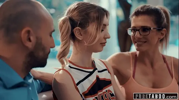 Films PURE TABOO Pom-pom girl contrainte au sexe avec l'entraîneur et son mari Drive populaires