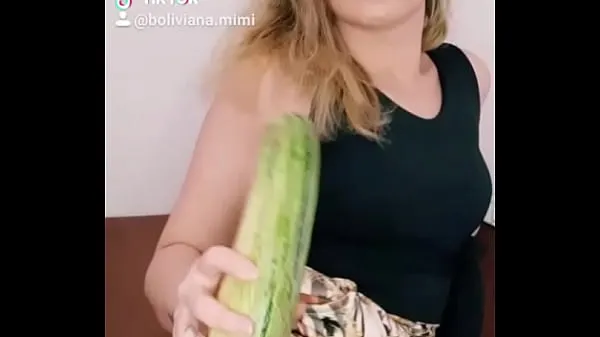 أفلام Eu quando quero enfiar um pepino enorme..... me segue no t. .mimi رائجة