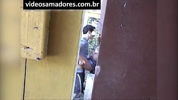 Popüler Voyeur flagra negra novinha fazendo sexo, mas é descoberto com a câmera Drive Filmleri