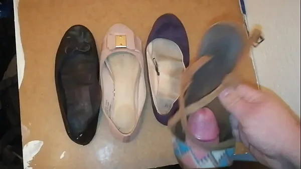 Popüler Masturbating with ballerina flats and cumming into sandal Drive Filmleri