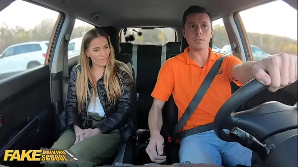 Gorące filmy z FakeDrivingSchool Skinny Brunette Sucks Instructors Cockdysku