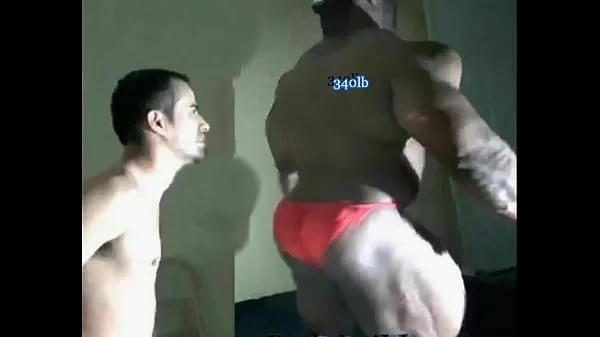 أفلام black giant bodybuilder crushing skinny guy رائجة