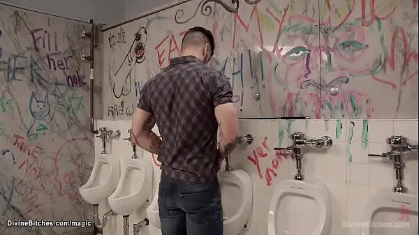 Film Femdom pegging man in public toilet drive yang populer