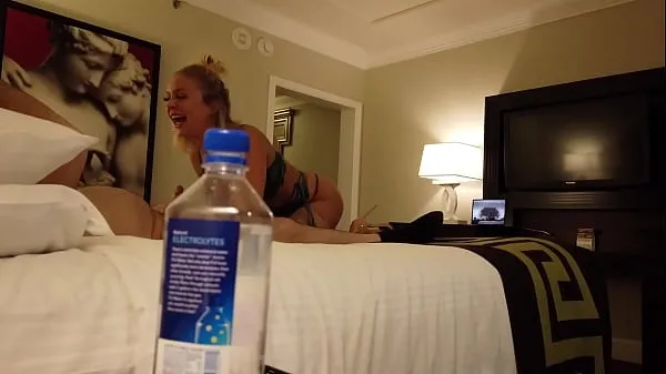 Žhavé filmy na disku Stupid Water Bottle! Madelyn Monroe Fucks Stranger in Vegas