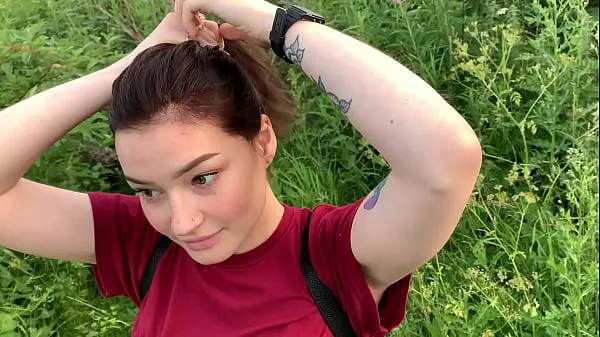 Heiße Öffentlicher Outdoor-Blowjob mit Creampie von schüchternem Mädchen im Gebüsch - Olivia MooreFahrfilme