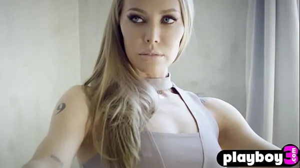 Vroči filmi o Sexy MILF Nicole Aniston exposed her hot body and put perfect ass in the first plan during posing for the Playboy pogonu