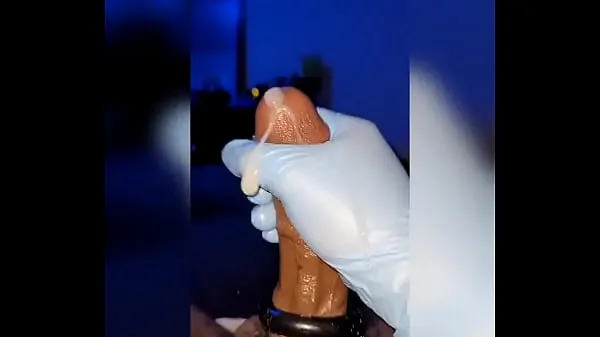 Filem Huge cumshot with latex glove drive panas