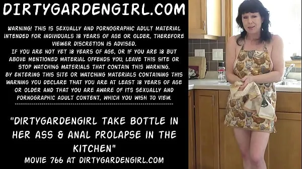 Film interessanti Dirtygardengirl prende una bottiglia nel culo e prolasso anale in cucinadrive