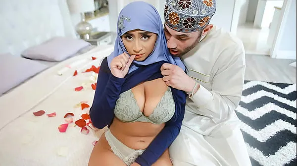 人気のヒジャブの妻を妊娠させようとするアラブ人の夫 - HIjabLustドライブ映画