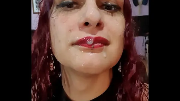 Žhavé filmy na disku Ariela trans enjoying cum on her face