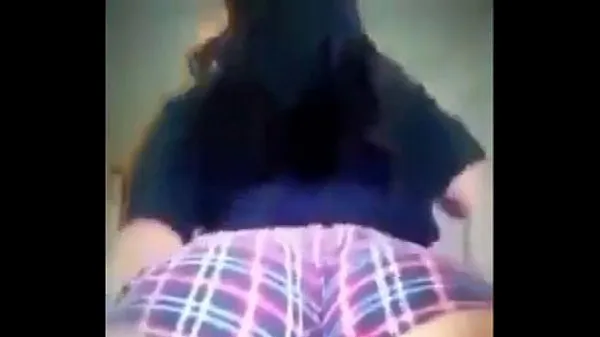 Hot Thick white girl twerking drive-films